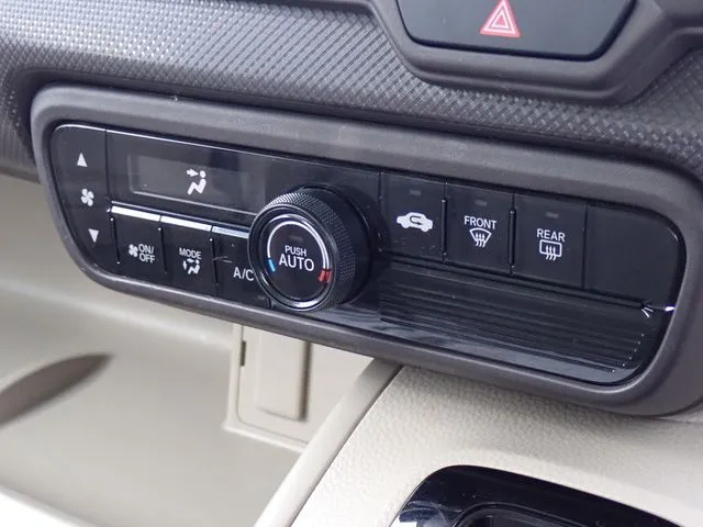 N BOX(ホンダ)の車両写真