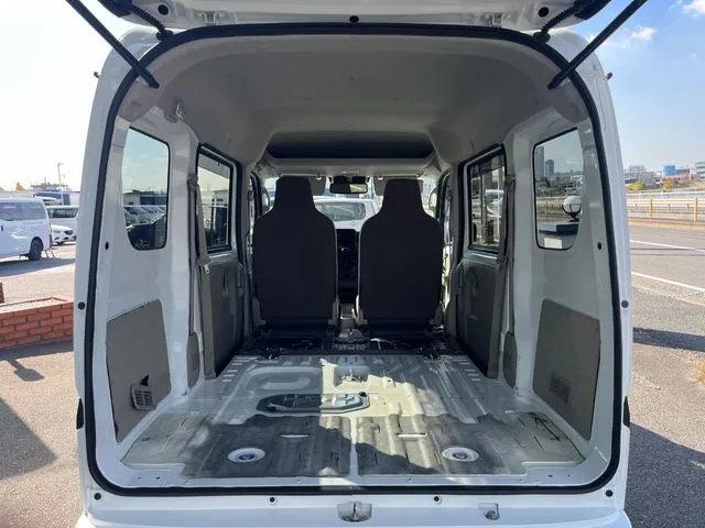 エブリイバン（スズキ）の車両写真