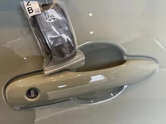 トヨタ　シエンタ　ハイブリッド