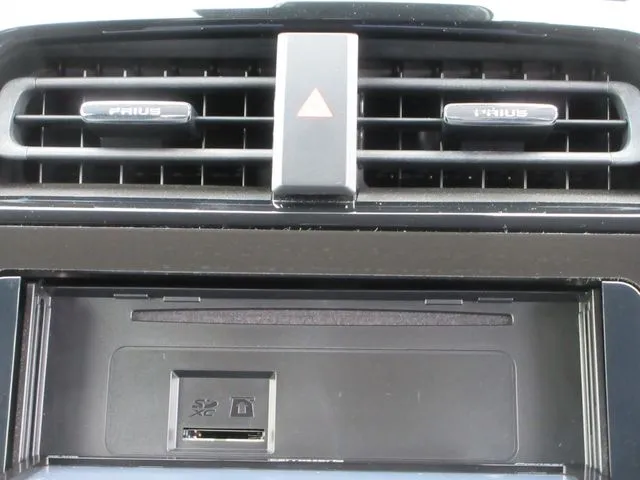 プリウス（トヨタ）の車両写真