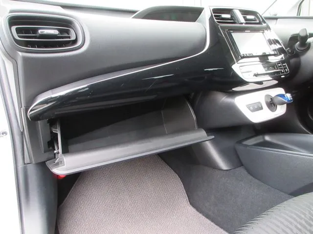 プリウス（トヨタ）の車両写真