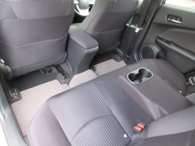 プリウス（トヨタ）の車両写真