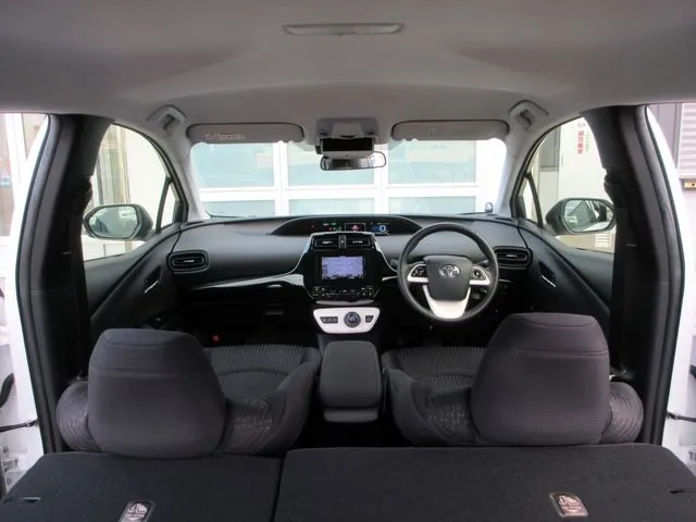 プリウス（トヨタ）の車両写真