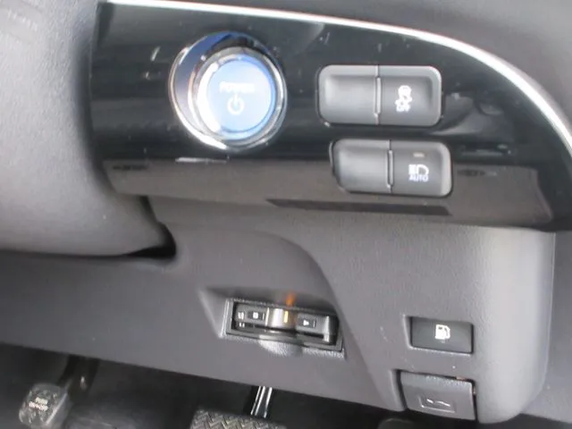 プリウス（トヨタ）の車両写真