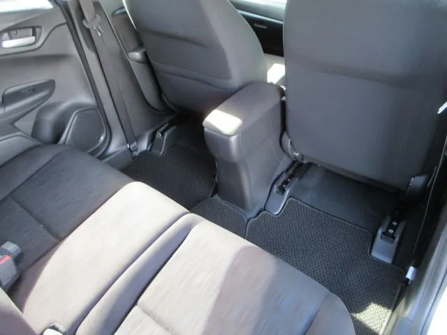 シャトル　ハイブリッド（ホンダ）の車両写真