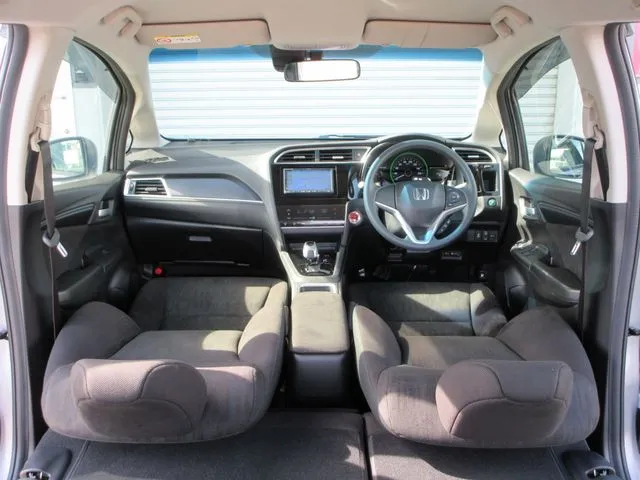 シャトル　ハイブリッド（ホンダ）の車両写真