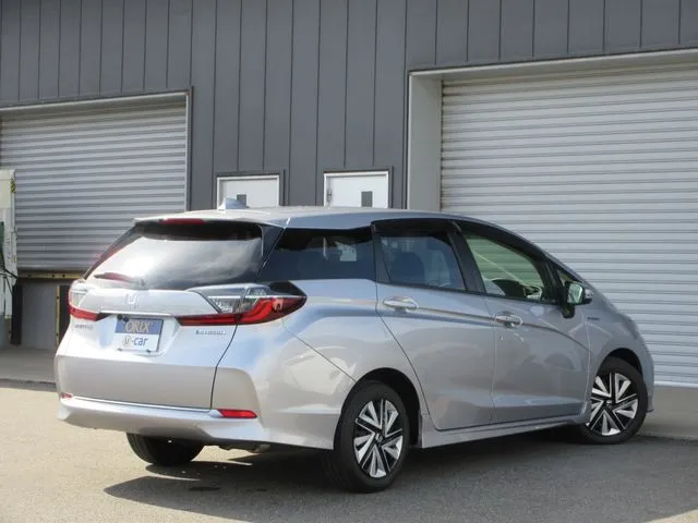 シャトル　ハイブリッド（ホンダ）の車両写真