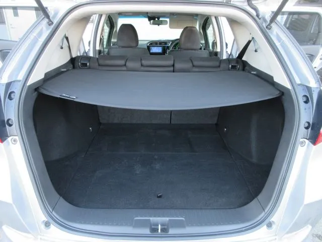 シャトル　ハイブリッド（ホンダ）の車両写真