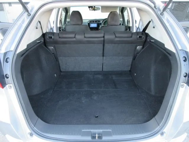 シャトル　ハイブリッド（ホンダ）の車両写真