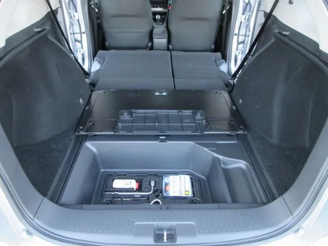 シャトル　ハイブリッド（ホンダ）の車両写真