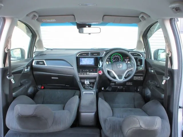 シャトル　ハイブリッド（ホンダ）の車両写真