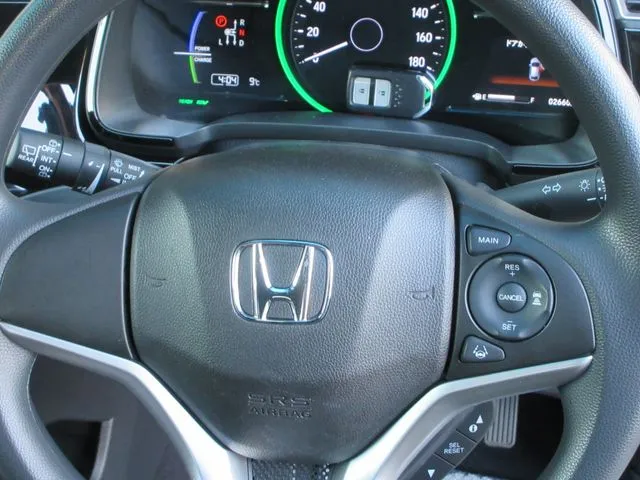 シャトル　ハイブリッド（ホンダ）の車両写真