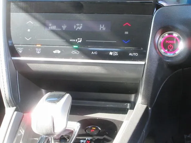 シャトル　ハイブリッド（ホンダ）の車両写真