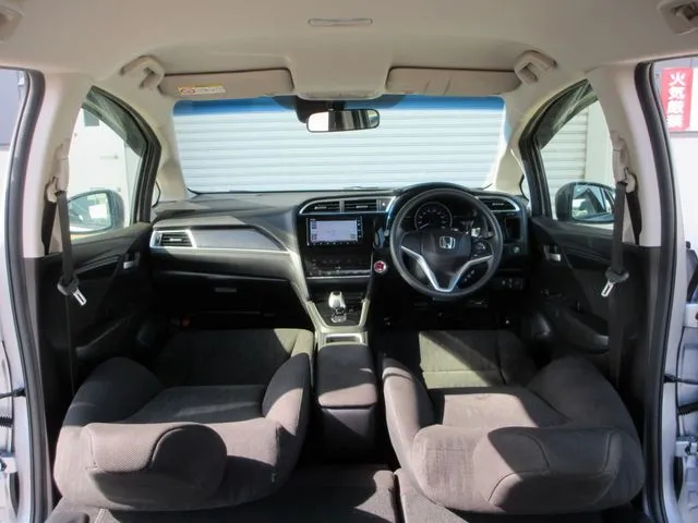 シャトル　ハイブリッド（ホンダ）の車両写真