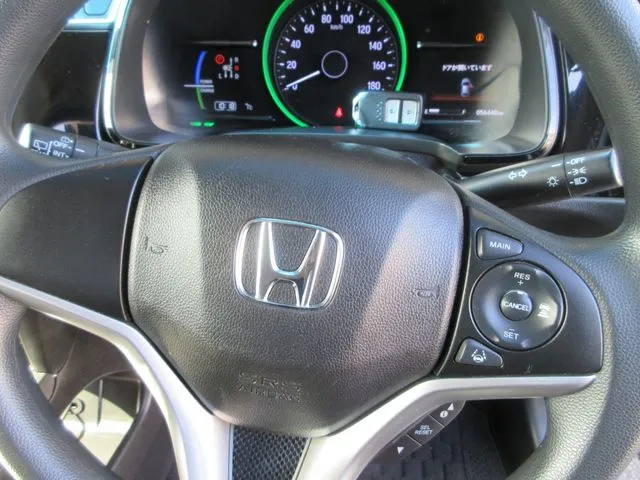 シャトル　ハイブリッド（ホンダ）の車両写真