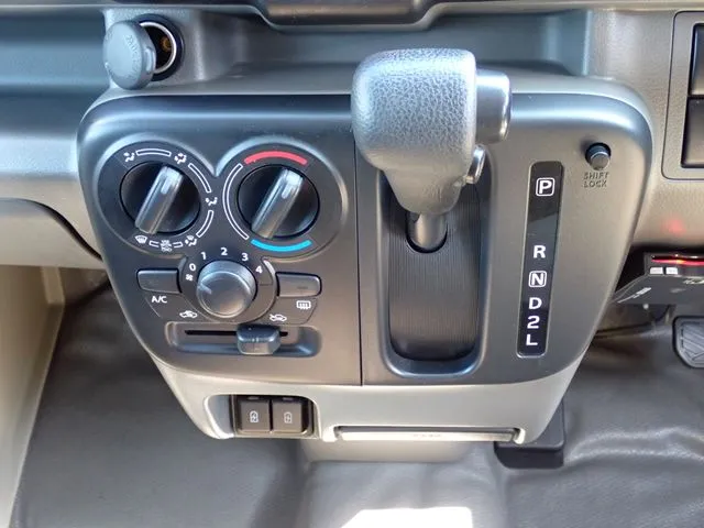 エブリイバン（スズキ）の車両写真