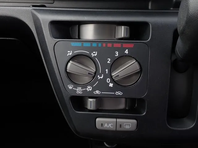 ミラ イース(ダイハツ)の車両写真