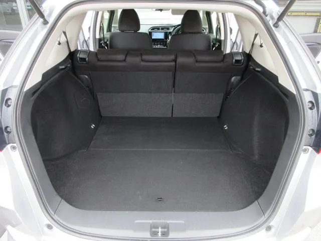 シャトル　ハイブリッド（ホンダ）の車両写真