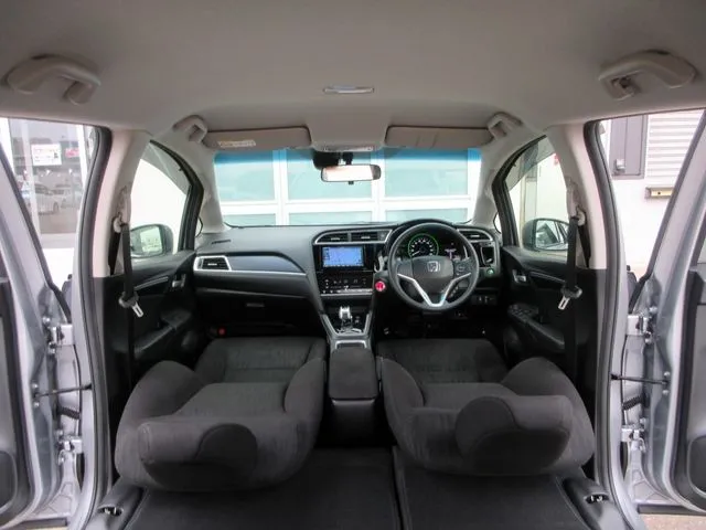 シャトル　ハイブリッド（ホンダ）の車両写真