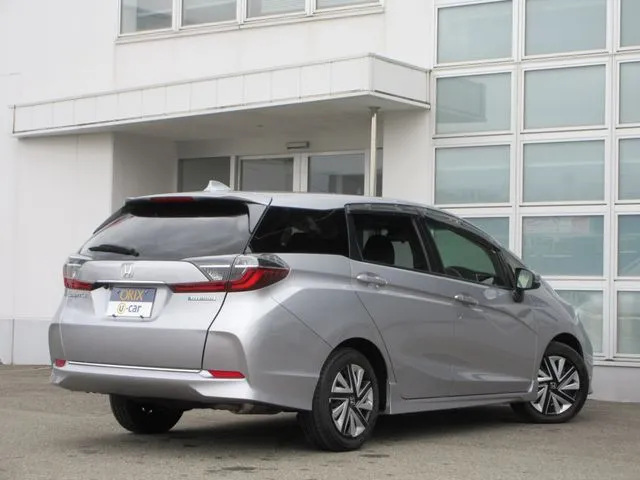 シャトル　ハイブリッド（ホンダ）の車両写真