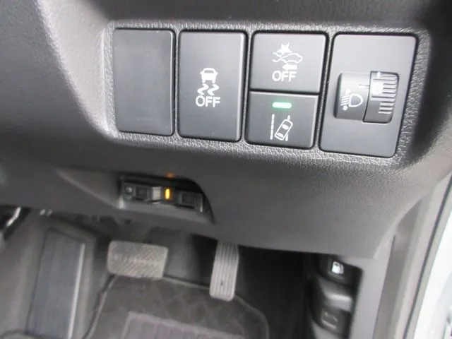 シャトル　ハイブリッド（ホンダ）の車両写真