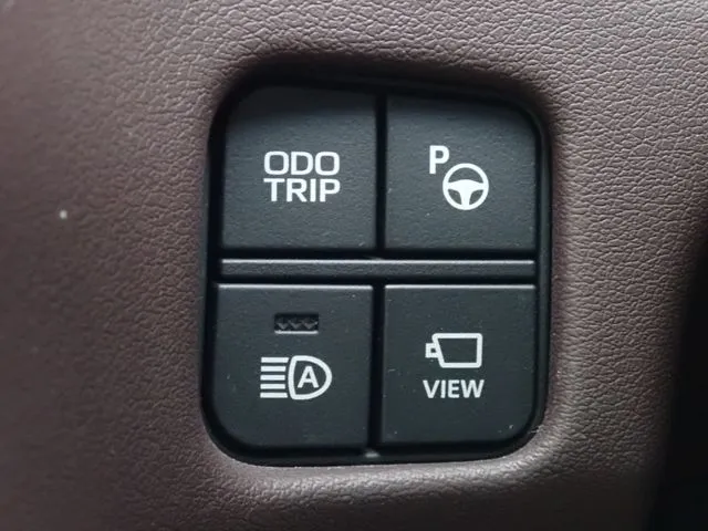 クラウン セダン ハイブリッド(トヨタ)の車両写真