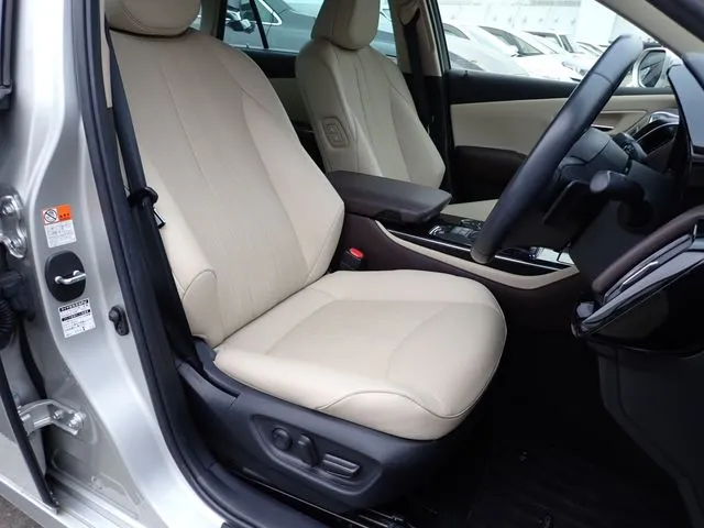 クラウン セダン ハイブリッド(トヨタ)の車両写真