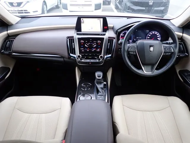 クラウン セダン ハイブリッド(トヨタ)の車両写真