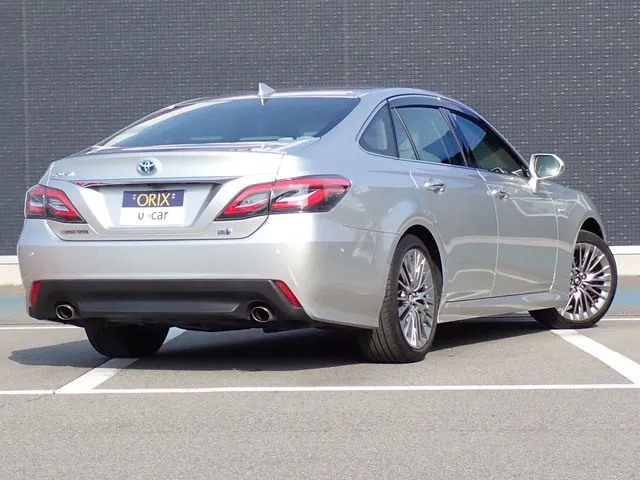 クラウン セダン ハイブリッド(トヨタ)の車両写真