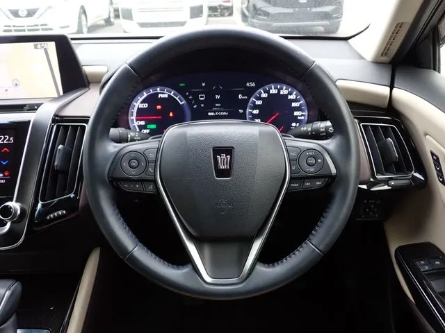 クラウン セダン ハイブリッド(トヨタ)の車両写真