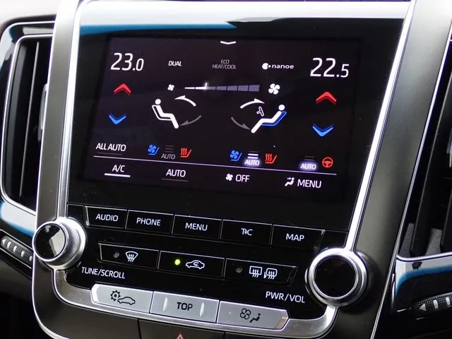 クラウン セダン ハイブリッド(トヨタ)の車両写真