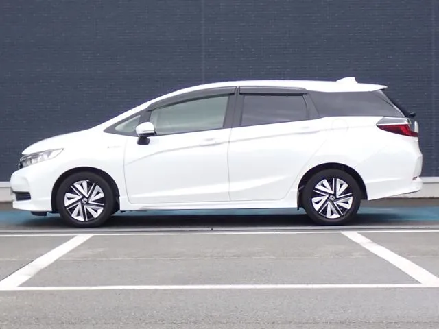 シャトル ハイブリッド(ホンダ)の車両写真