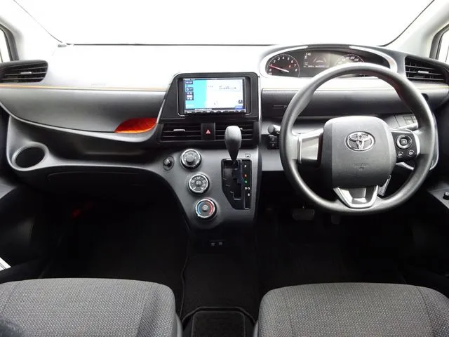 シエンタ（トヨタ）の車両写真