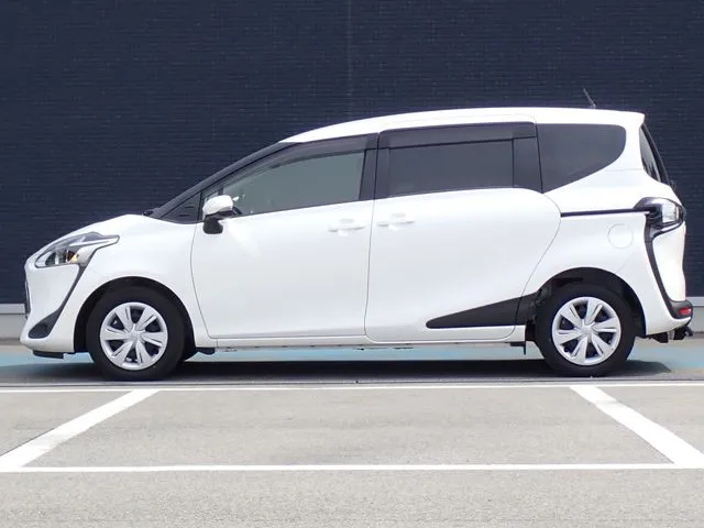 シエンタ（トヨタ）の車両写真