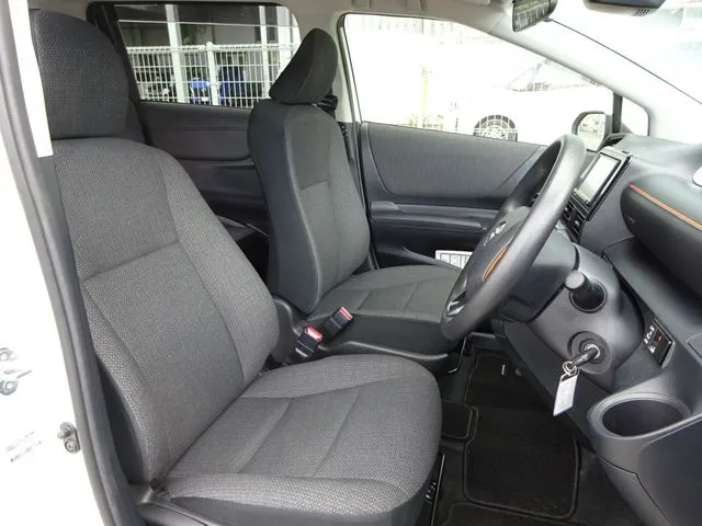 シエンタ（トヨタ）の車両写真