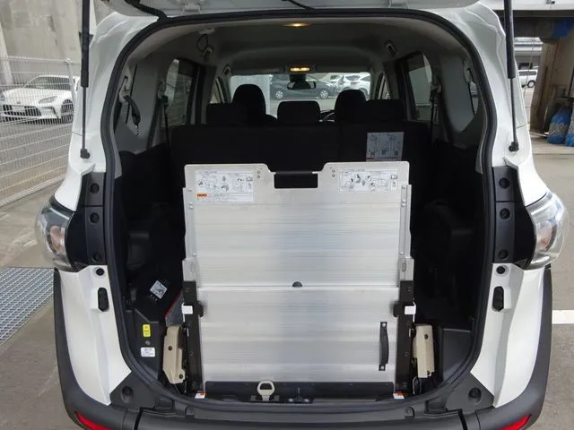 シエンタ（トヨタ）の車両写真