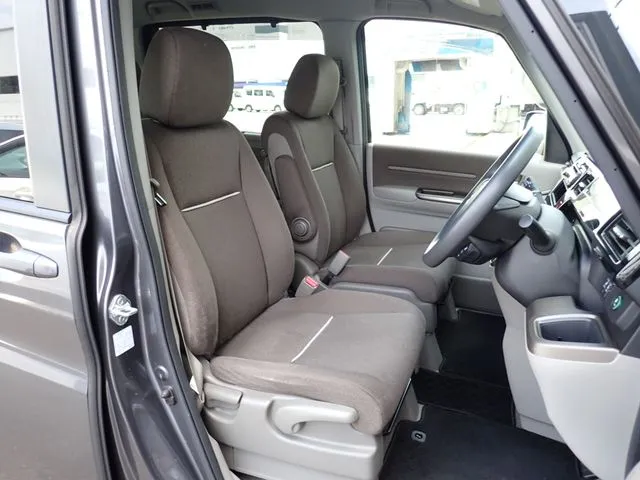 ステップワゴン（ホンダ）の車両写真