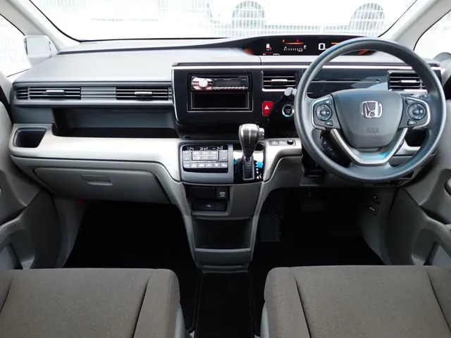 ステップワゴン（ホンダ）の車両写真