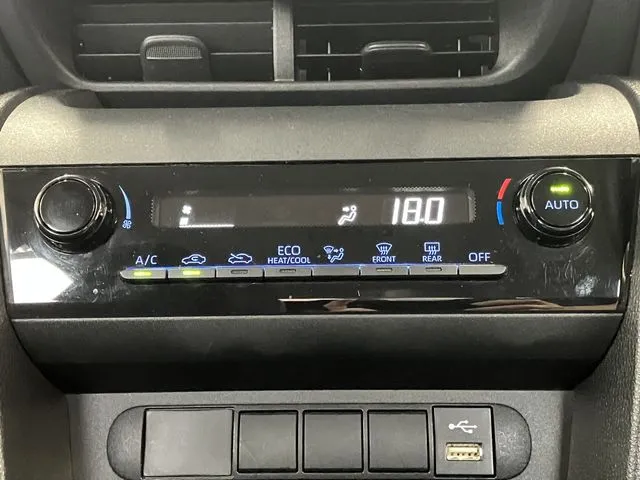 ヤリスクロス　ハイブリッド（トヨタ）の車両写真