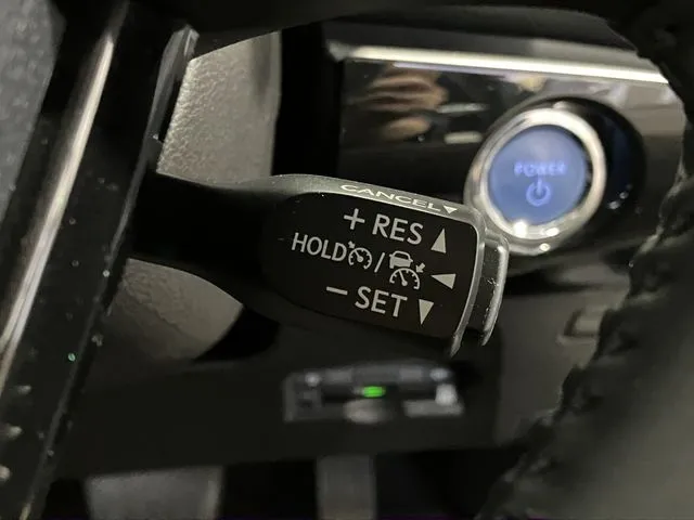 プリウス（トヨタ）の車両写真