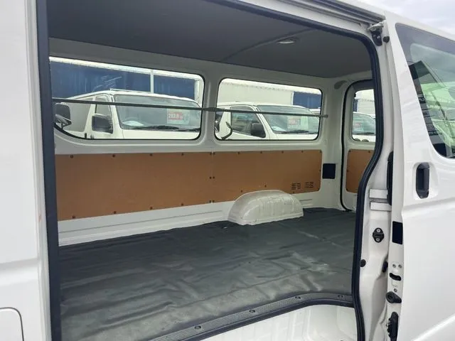 ハイエースバン　１．２５ｔ　２ＷＤ（トヨタ）の車両写真