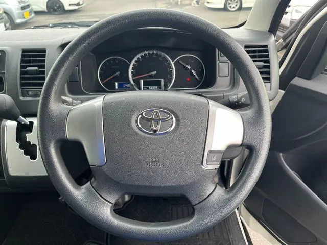 ハイエースバン　１．２５ｔ　２ＷＤ（トヨタ）の車両写真