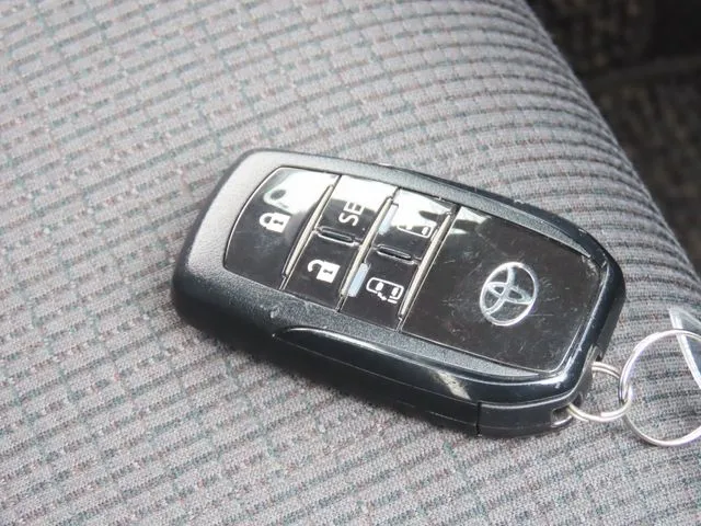 シエンタ　ハイブリッド（トヨタ）の車両写真