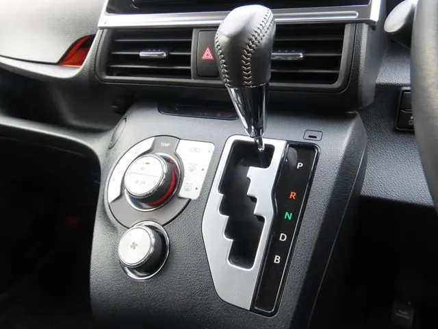 シエンタ　ハイブリッド（トヨタ）の車両写真