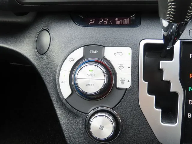 シエンタ　ハイブリッド（トヨタ）の車両写真