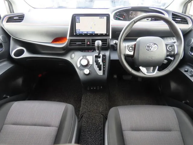 シエンタ　ハイブリッド（トヨタ）の車両写真