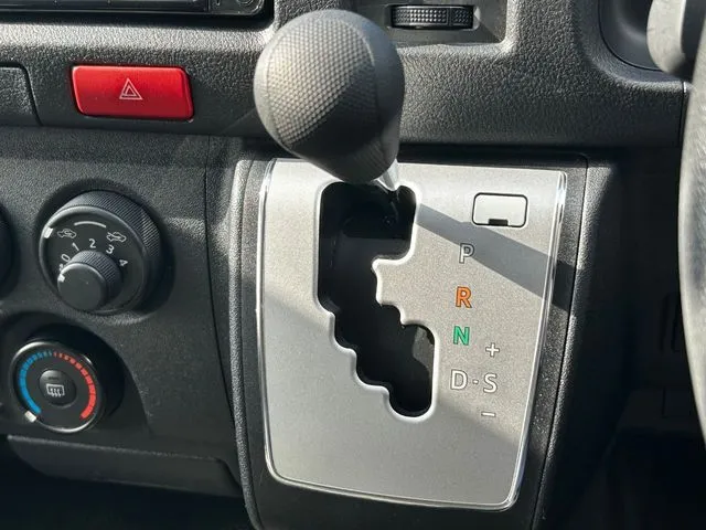 ハイエースバン　２ＷＤ（トヨタ）の車両写真