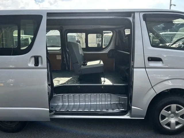 ハイエースバン　２ＷＤ（トヨタ）の車両写真