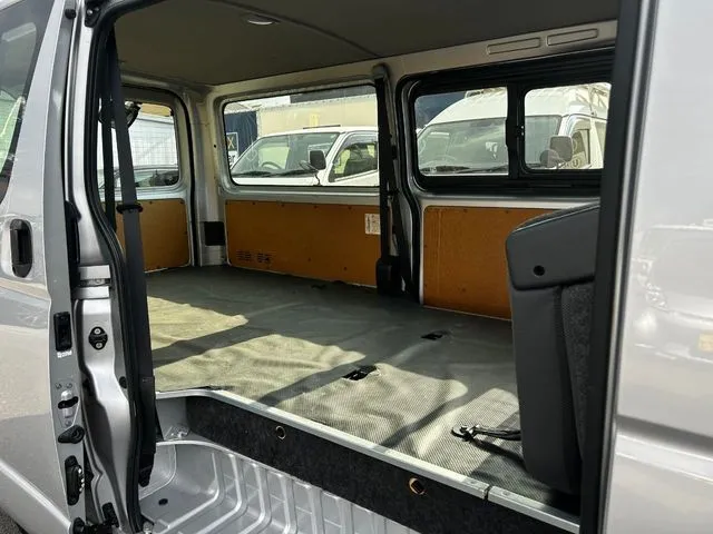 ハイエースバン　２ＷＤ（トヨタ）の車両写真