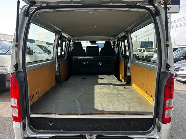 ハイエースバン　２ＷＤ（トヨタ）の車両写真